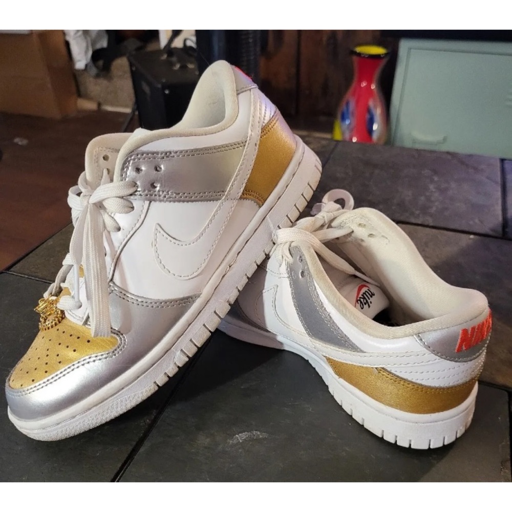 Nike Dunk Low SE White Metallic Gold Silver 2022